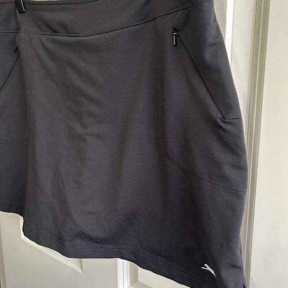 EUC Slazenger size Large black athletic golf skort. Zipper pockets. Flattering. - Picture 2 of 9